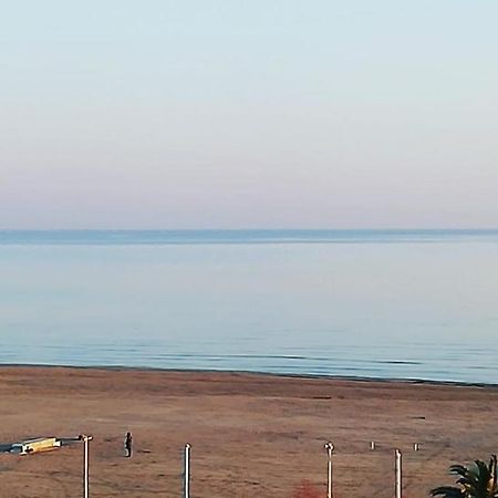 Апартаменты Brezza Da Mare Римини Экстерьер фото